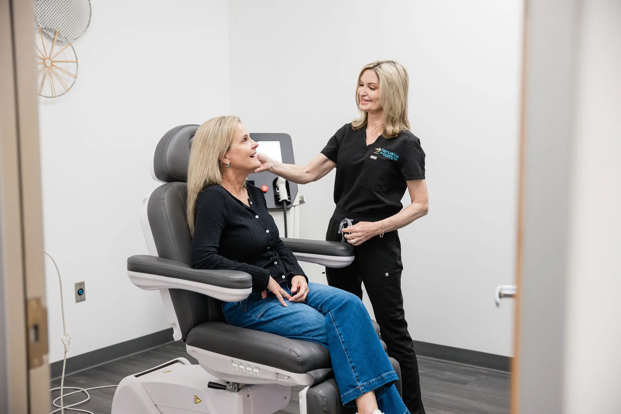 Evoke facial contouring treatment at Renuance